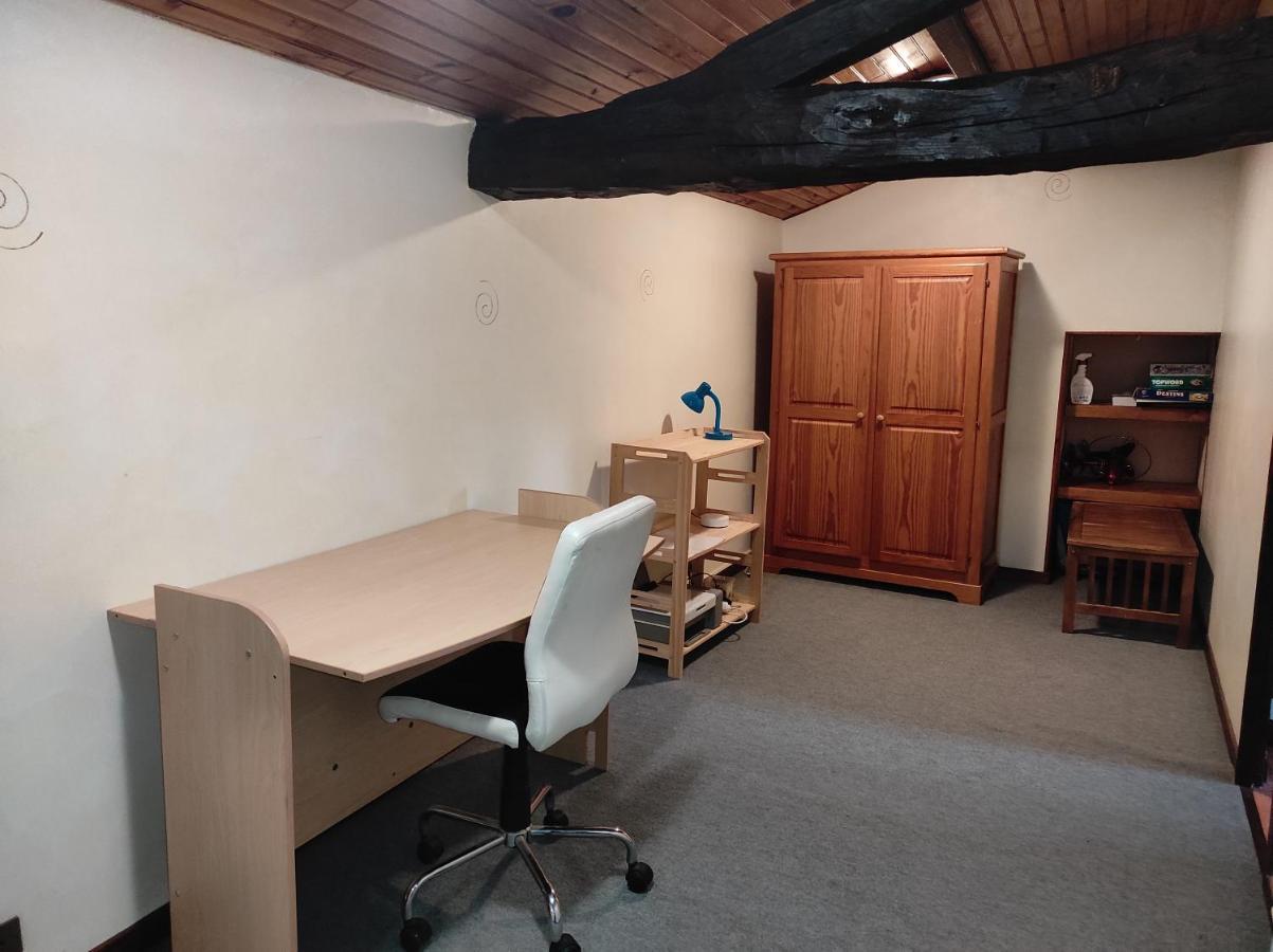 Chambre, grand salon et billard Lägenhet Nercillac Exteriör bild